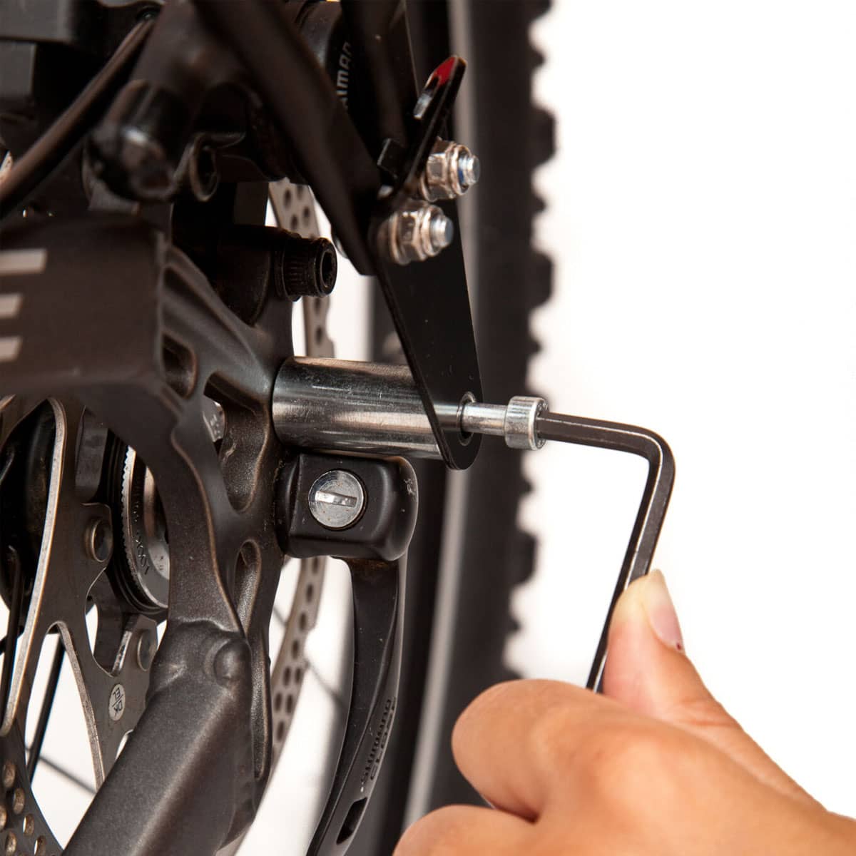 Install the rack with the long bolt from the adapter set and lock by the
nut behind the frame as shown in fig